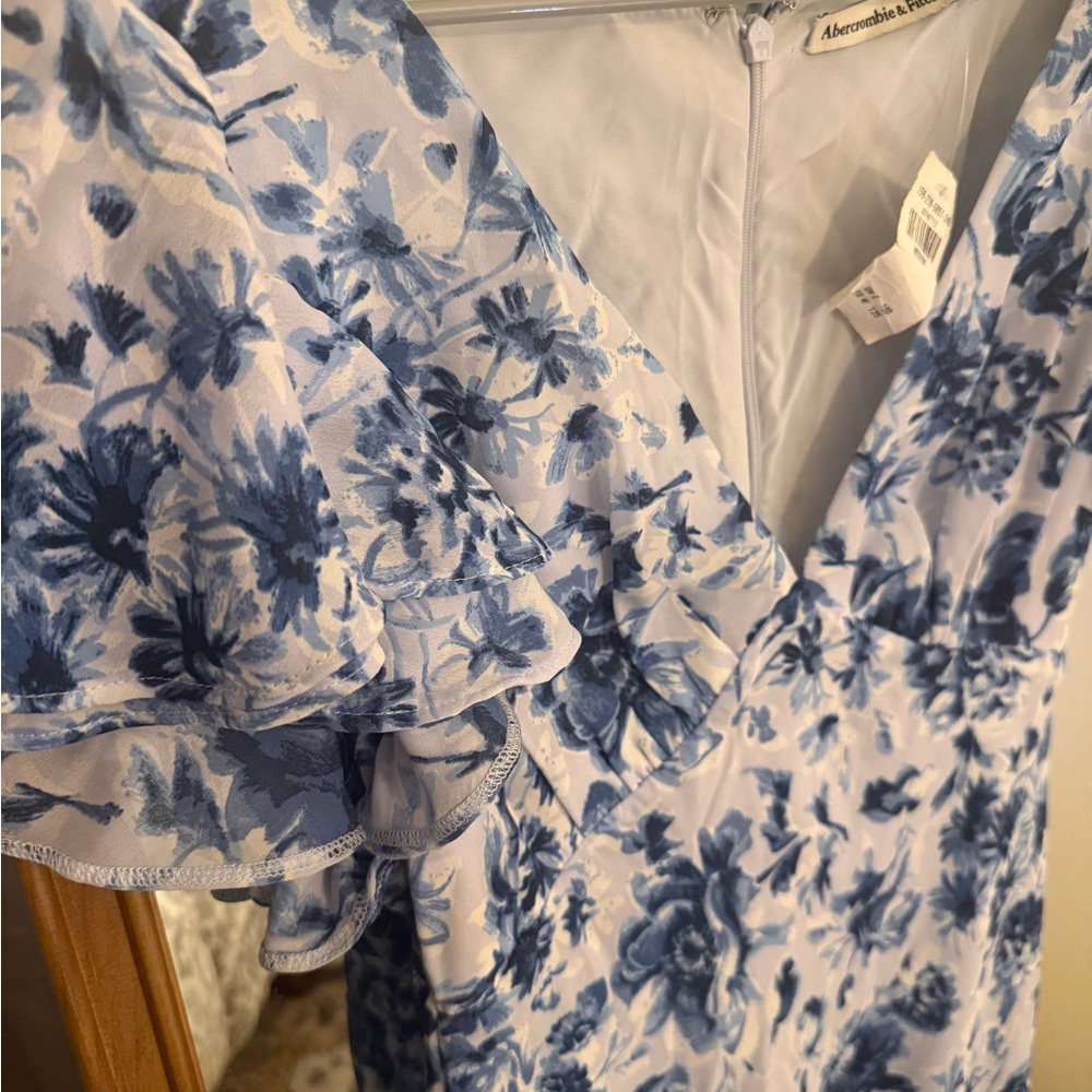 Abercrombie & Fitch White and Blue Floral Blouse